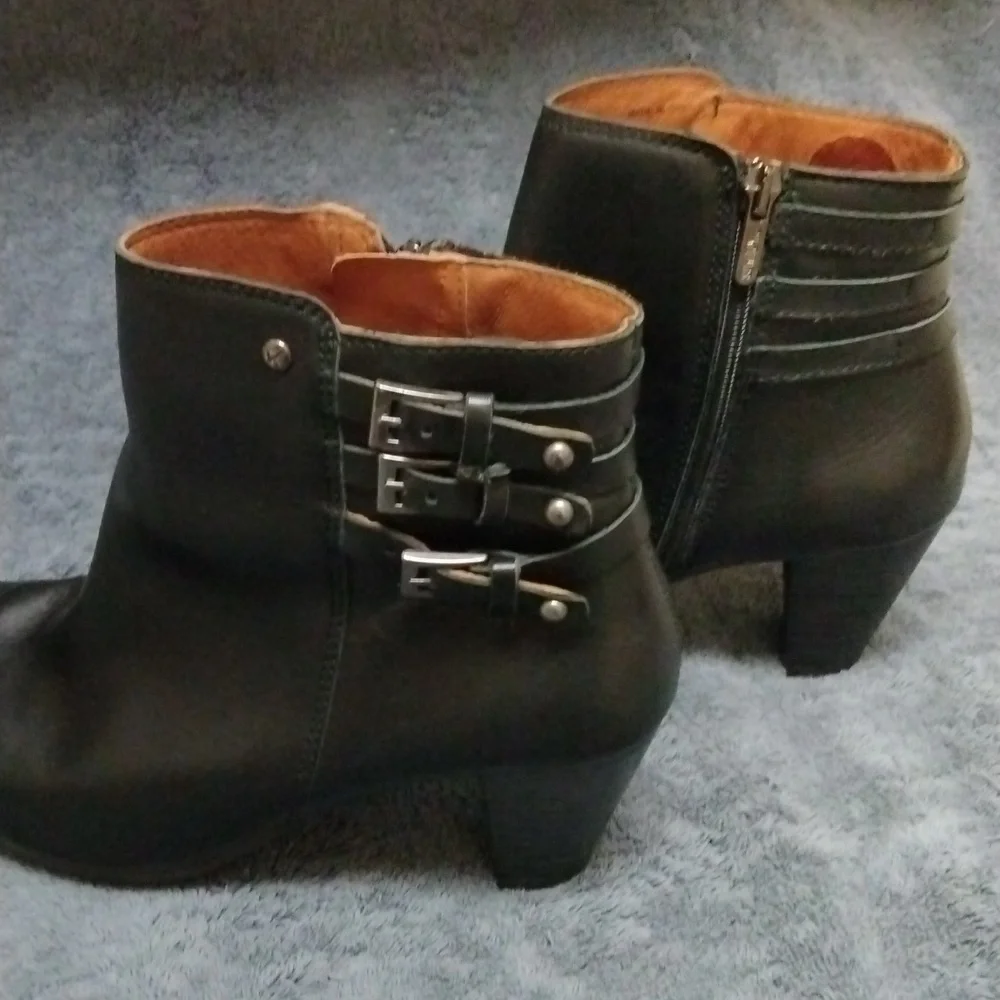 Pikolinos Beautiful black leather zip up boots, Spain size 38 (size 7.5-8)GUC